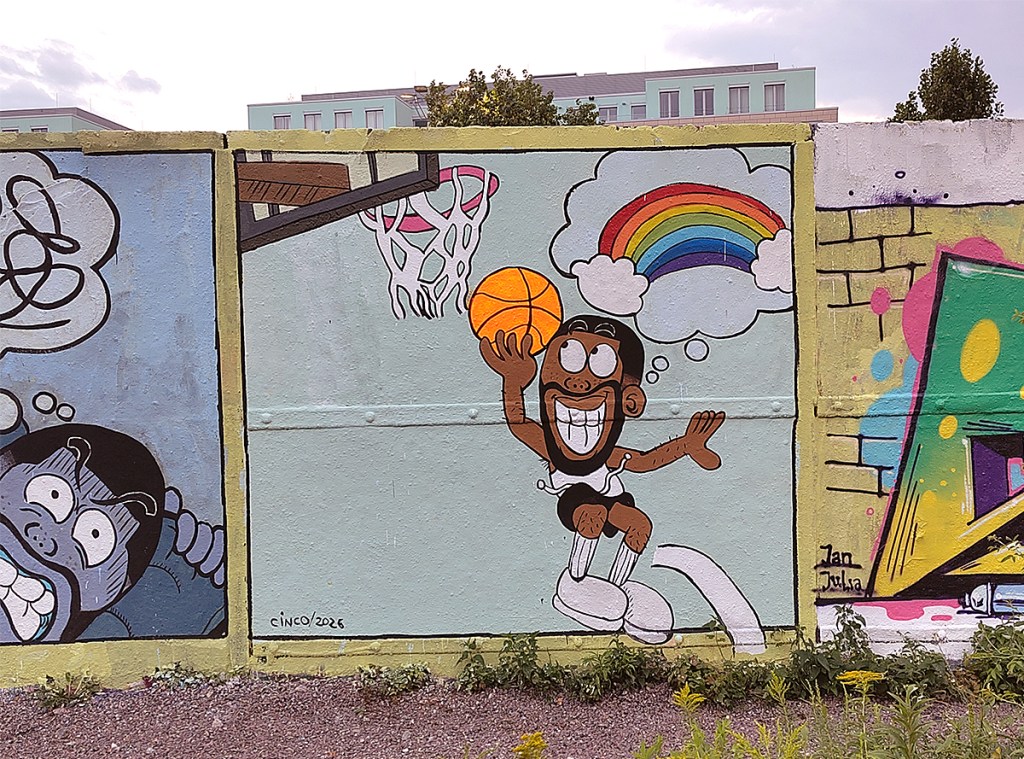 Graffiti zum Thema Basketball an der North Side Gallery im Nordbahnhofpark. Foto: Hensel