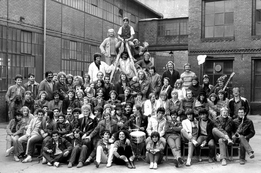 Gruppenbild in der Fabrik Osloer Straße/Nachbarschaftsetage in den frühen 1980er Jahren