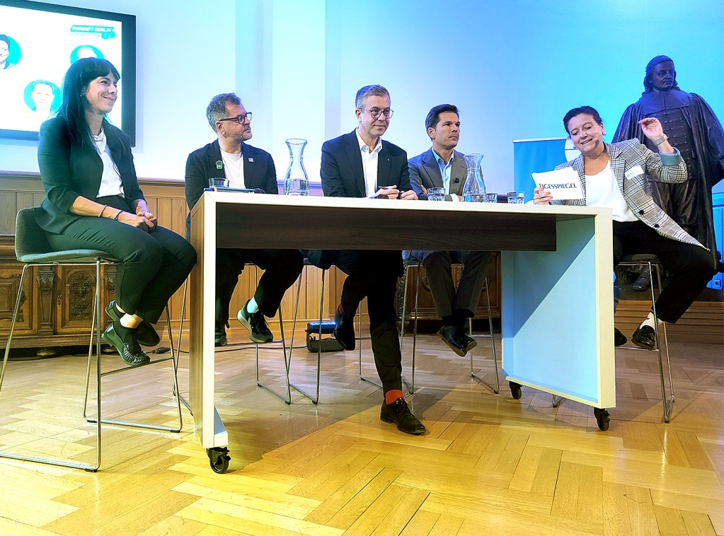 Podiumsdiskussion mit den Spitzenkandidat:innen zur Berlin-Wahl im Paul-Gerhardt-Stift